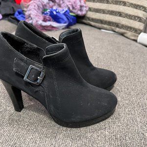 Black Pumps